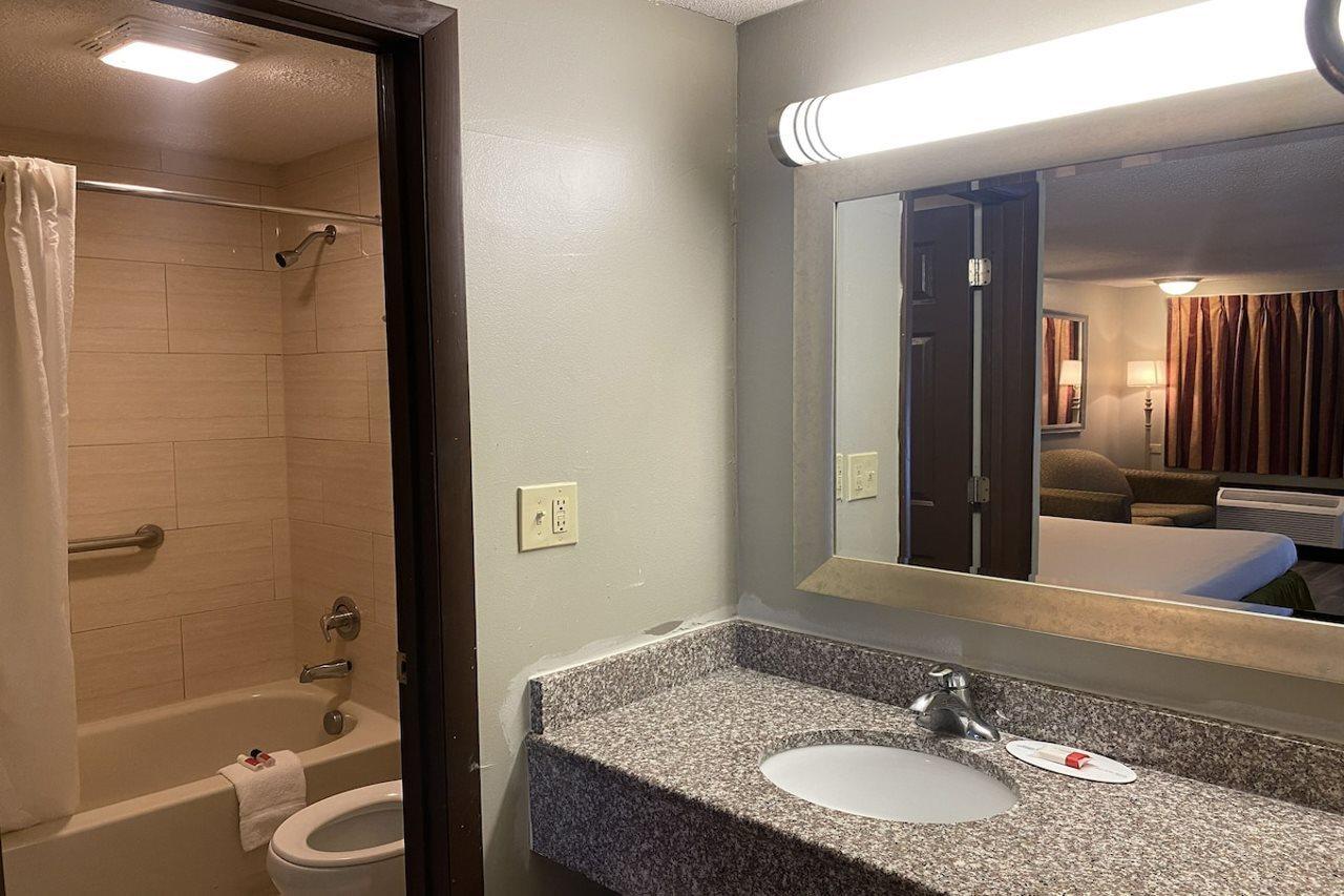 Deluxe King Room Smoking