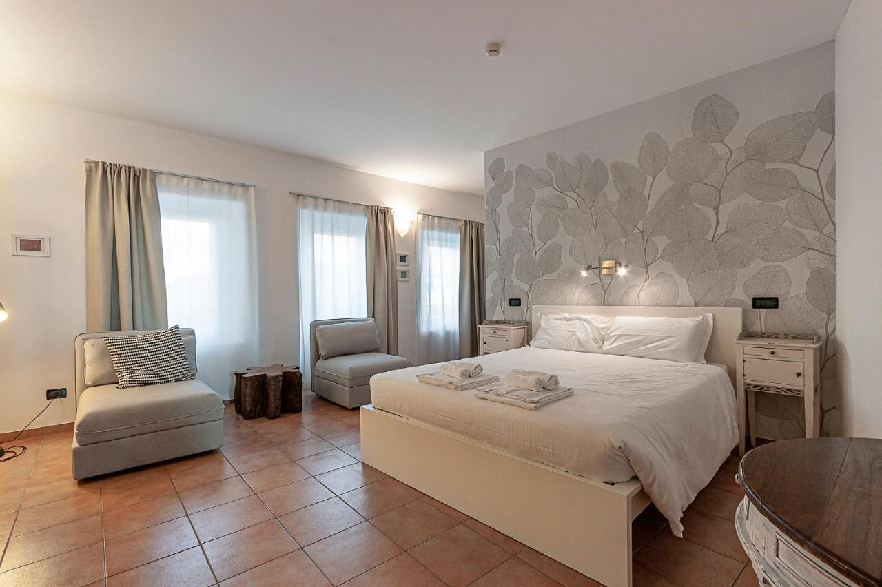 Deluxe Double Room Shower