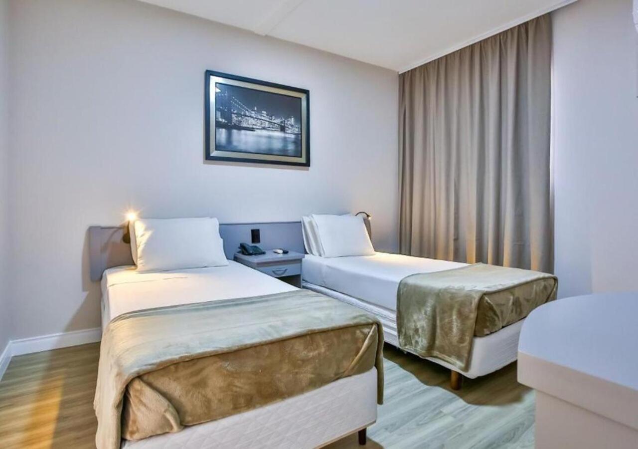 Superior Triple Suite 3 single beds