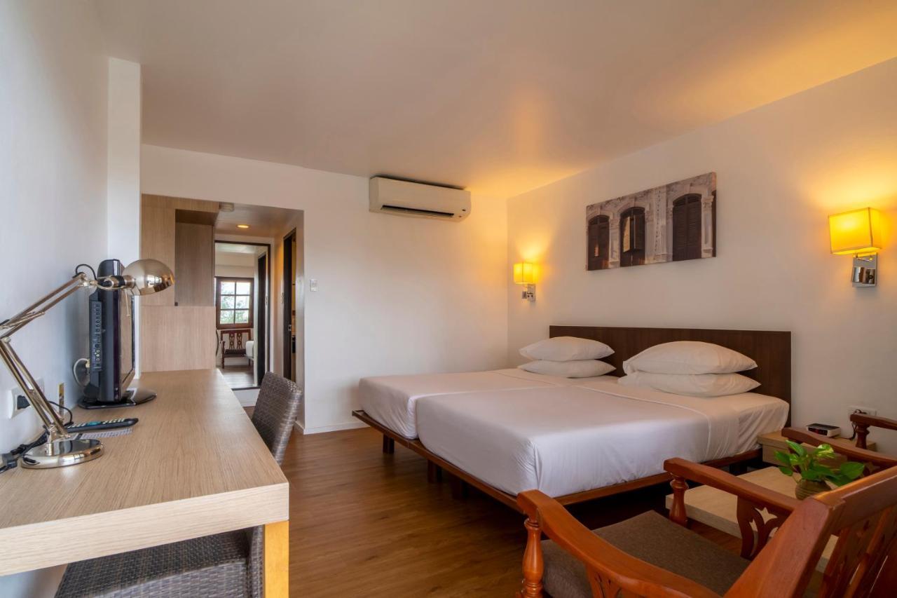 Superior Twin Room Partial Ocean View