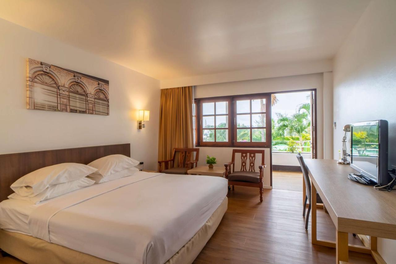 Superior King Room Partial Ocean View