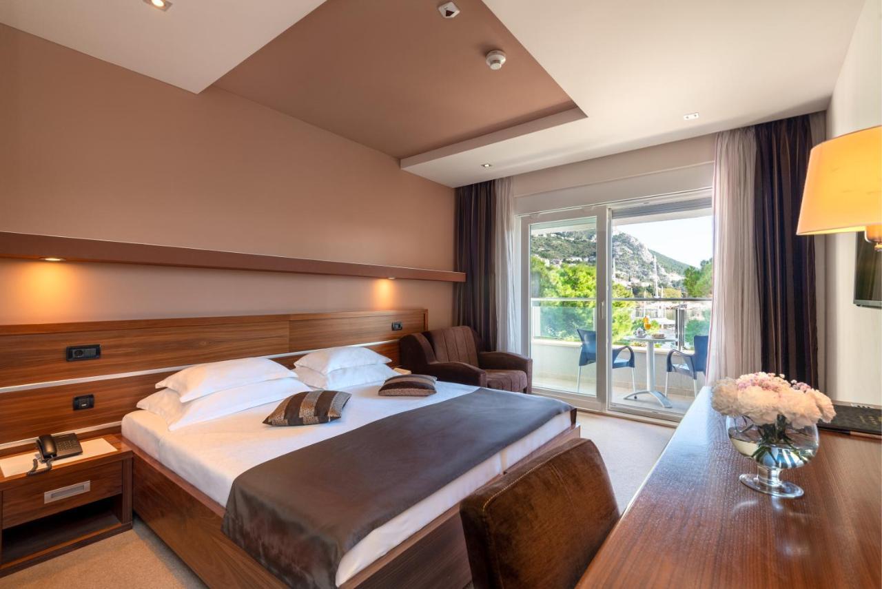 Double or Twin Room Partial Sea View