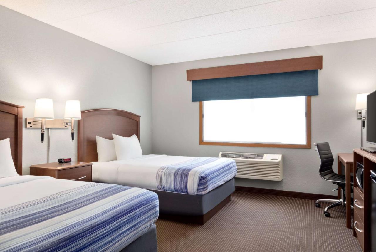 Queen Room with Two Queen Beds - Non-Smoking