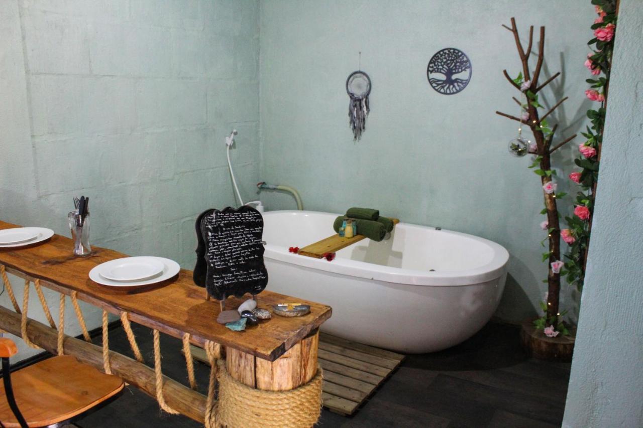 Deluxe Suite Spa Bath