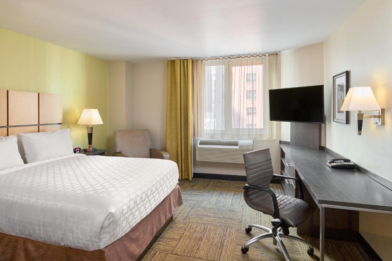 Studio Queen Suite City View