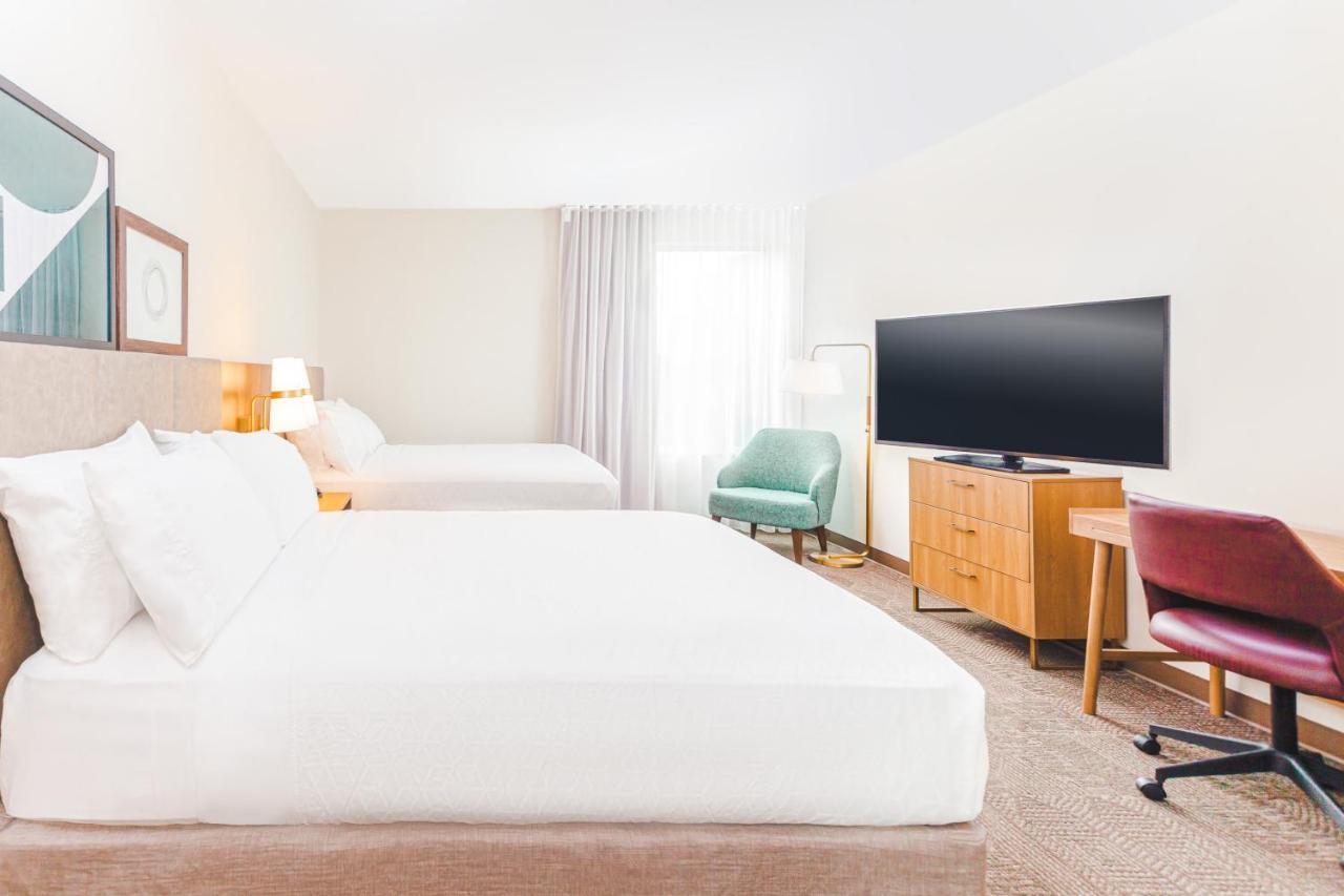 One-Bedroom Queen Suite Two Queen Beds