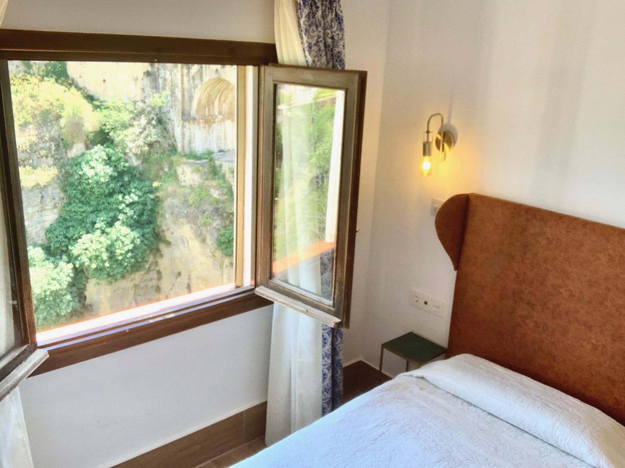 Double or Twin Room view to Puente Nuevo