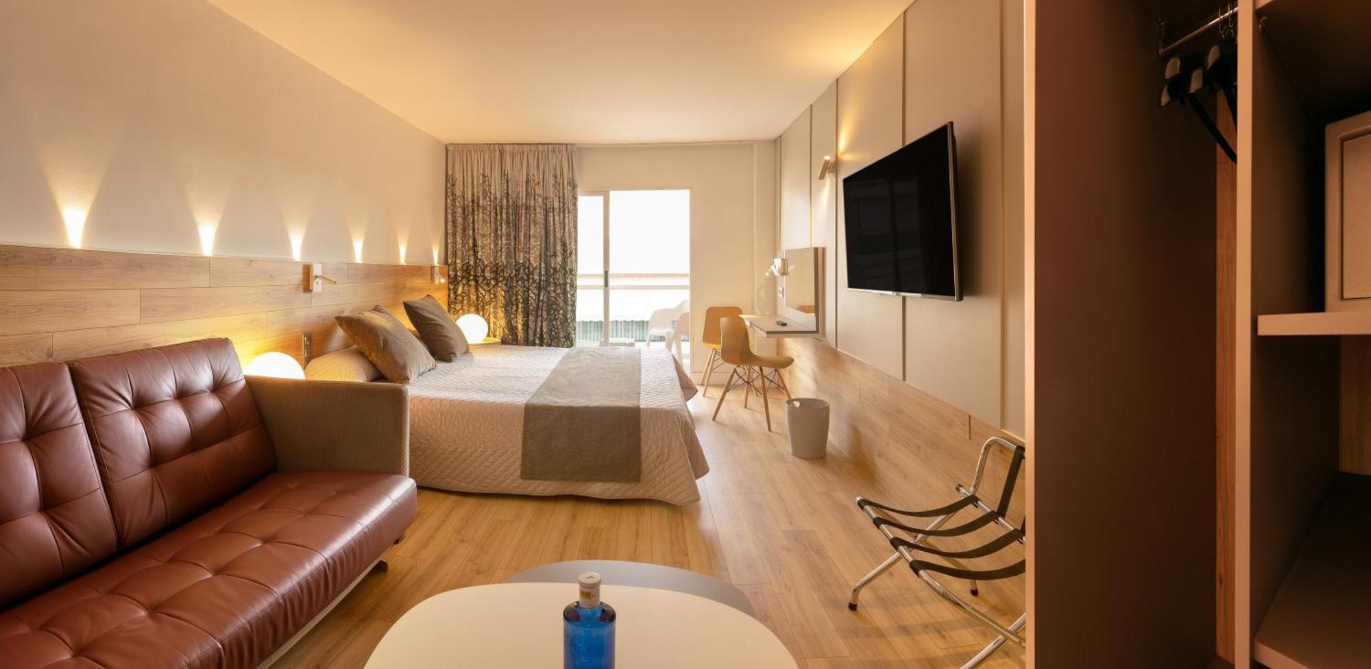 Junior Suite (2 Adults),1310759551:JPEG