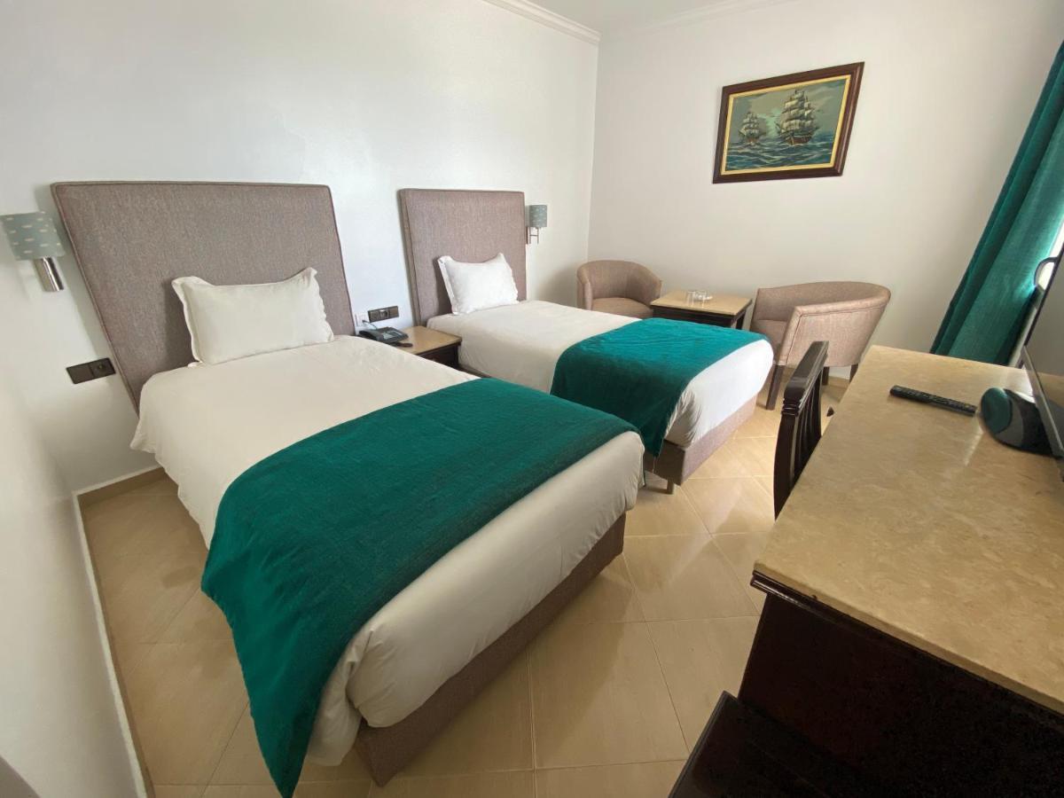 Twin Room Bath