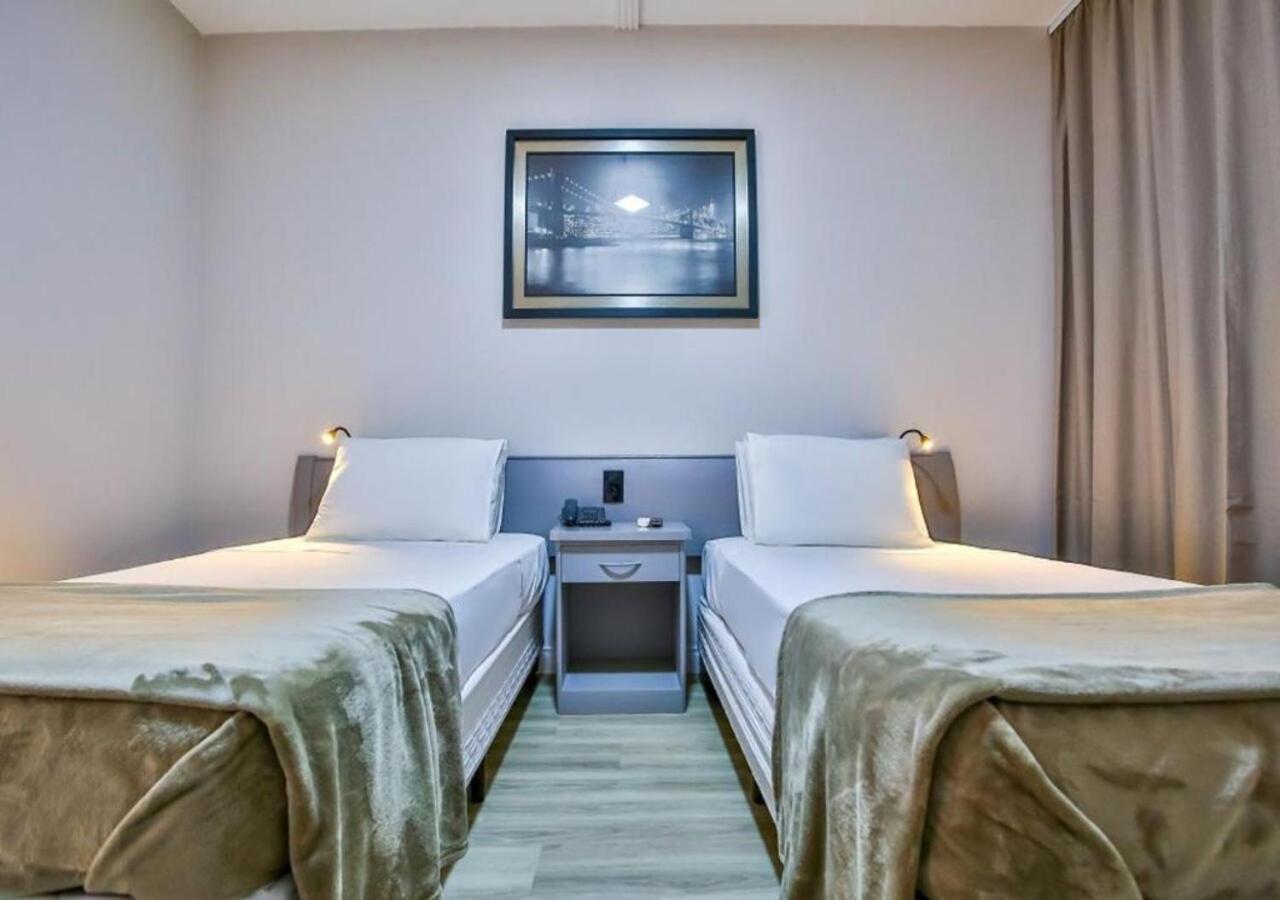 Superior Triple Suite 3 single beds