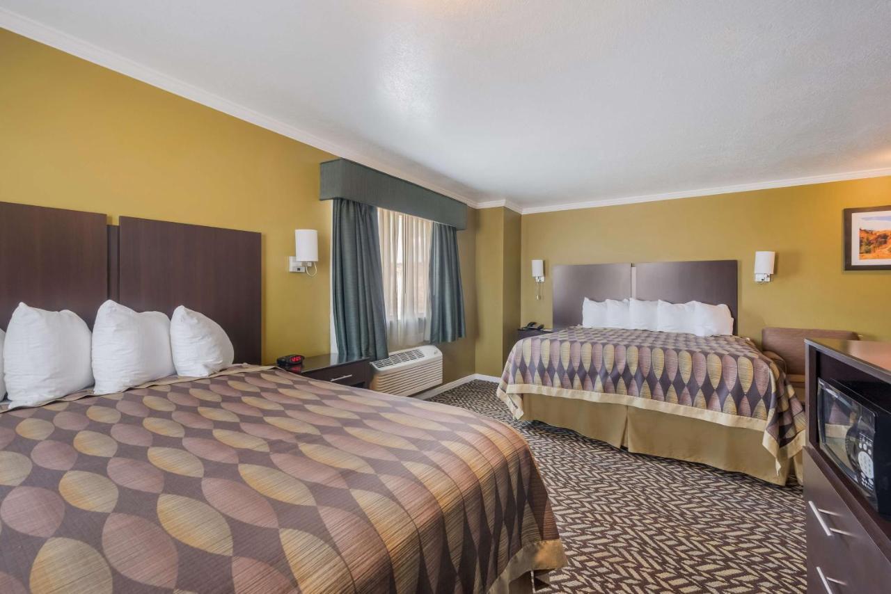 Suite One King One Queen Bed Non-Smoking