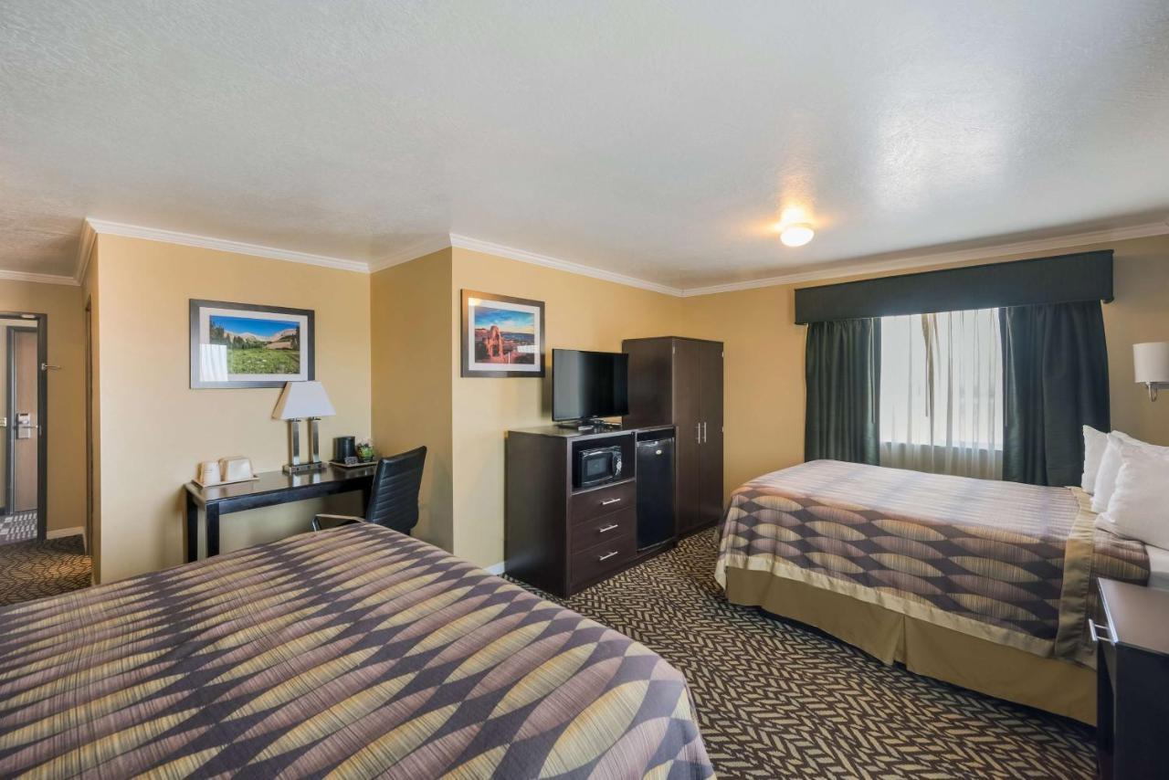 Suite One King One Queen Bed Non-Smoking