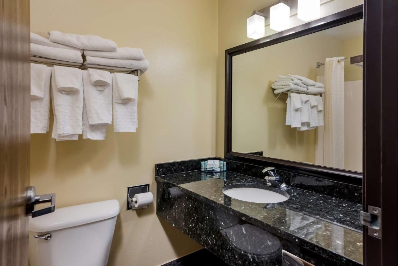 Suite One King One Queen Bed Non-Smoking
