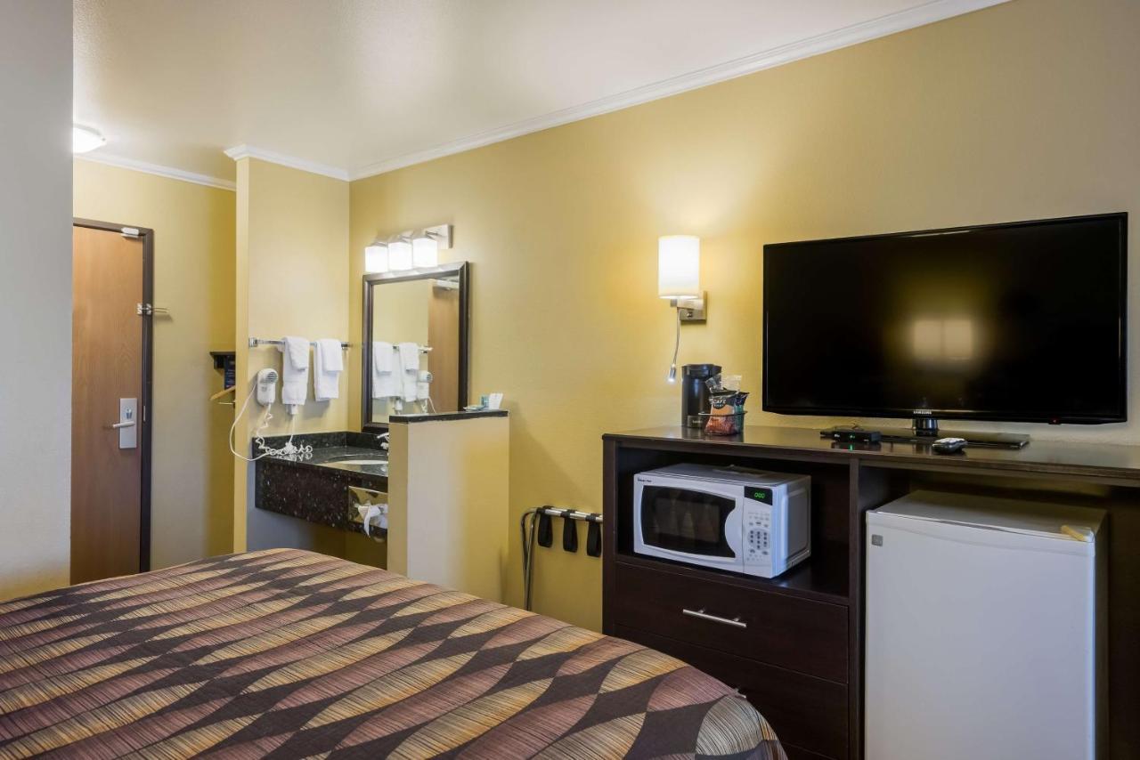 Queen Room Two Queen Beds