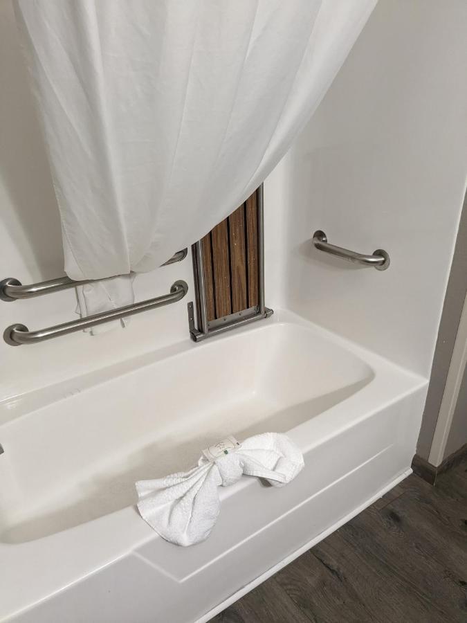 Queen Room Two Queen Beds Accessible Tub Accessible or Non-Smoking