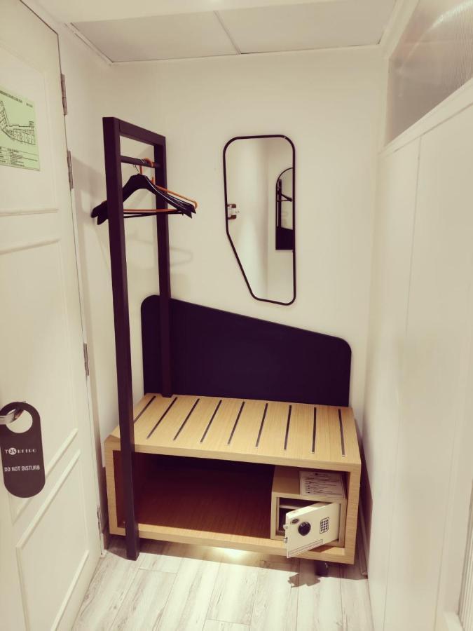 Deluxe Single Room on Food & Beverage