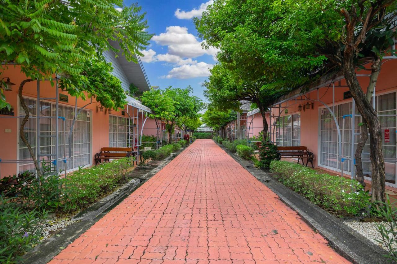 Deluxe Bungalow Garden View