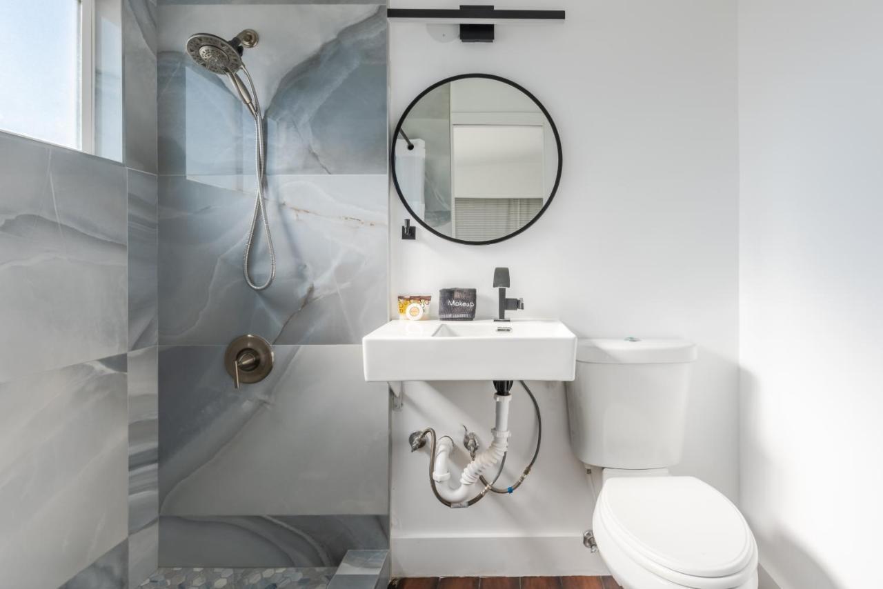 Apartment with Balcony,1309445689:JPEG