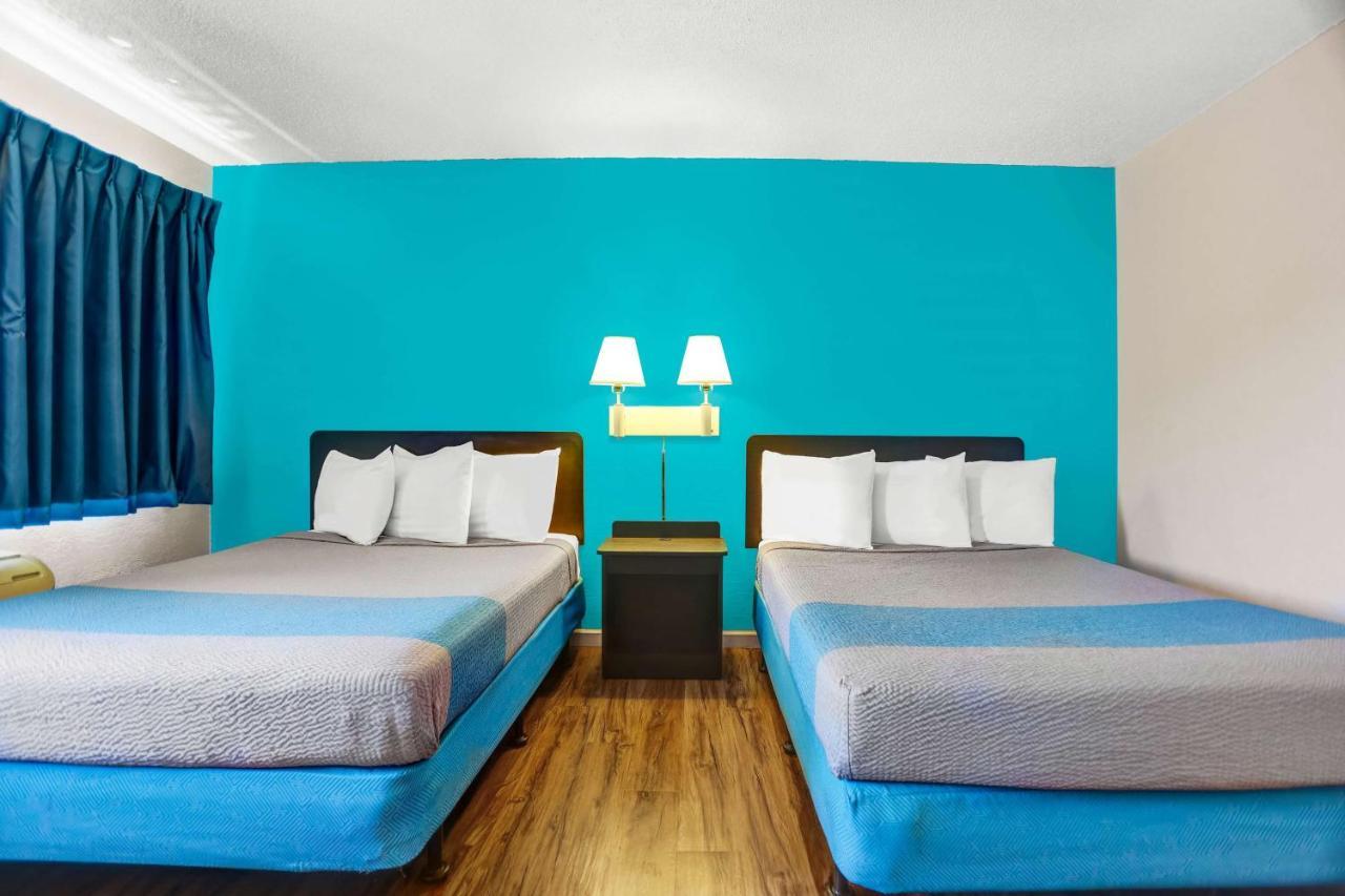 Quadruple Room Disability Access Roll Shower