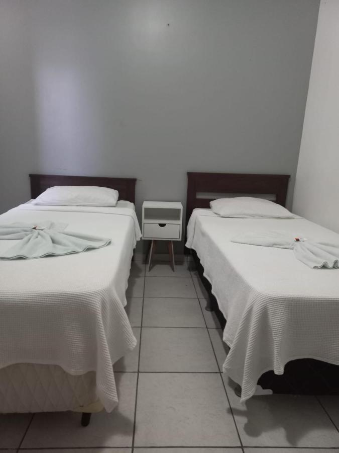 Quarto com 2 Camas de Solteiro