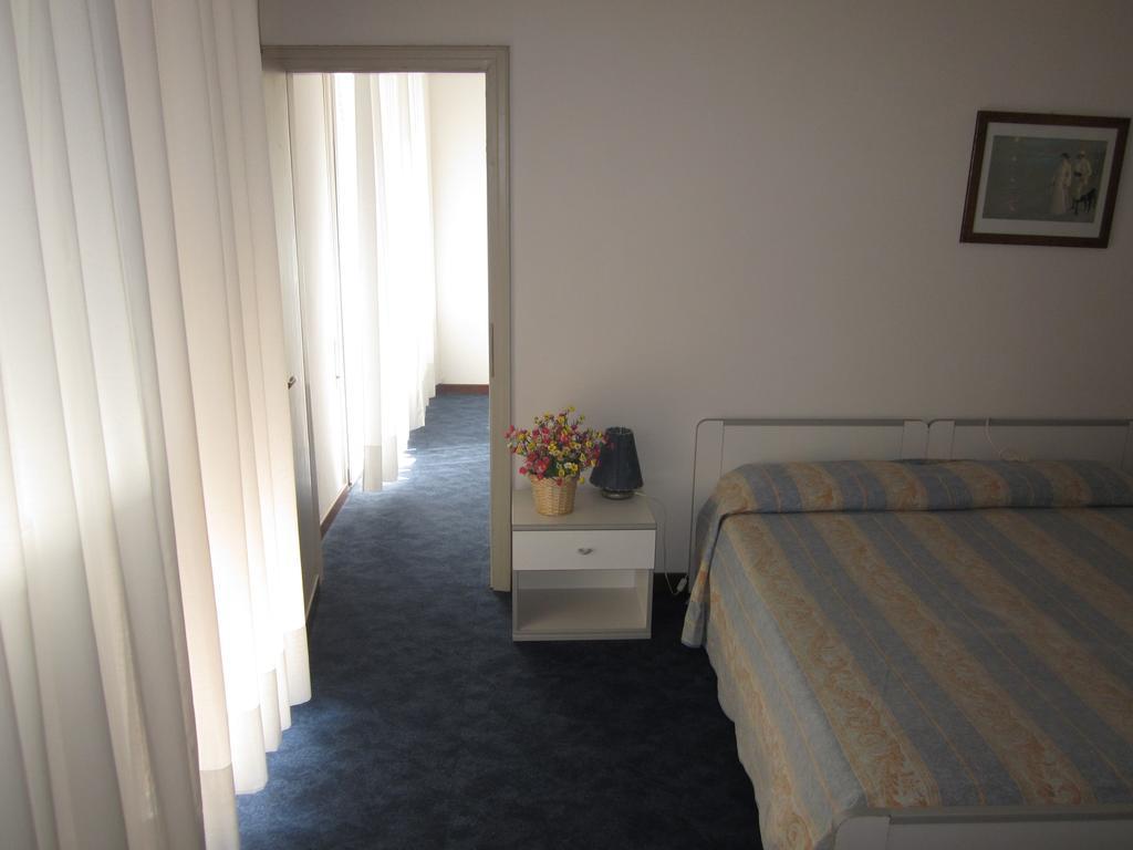 Familienzimmer (2 Erwachsene + 2 Kinder)