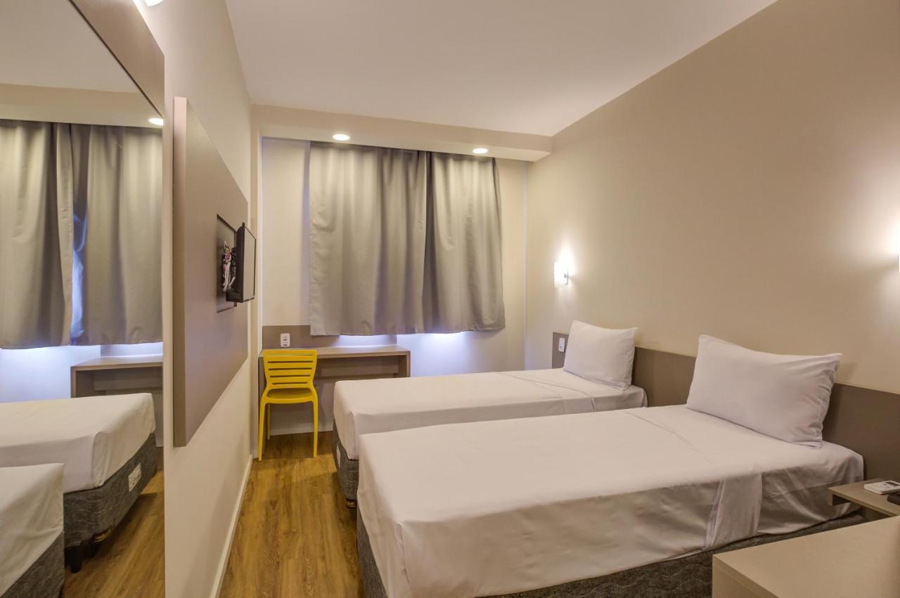 Quarto Standard com 2 Camas de Solteiro