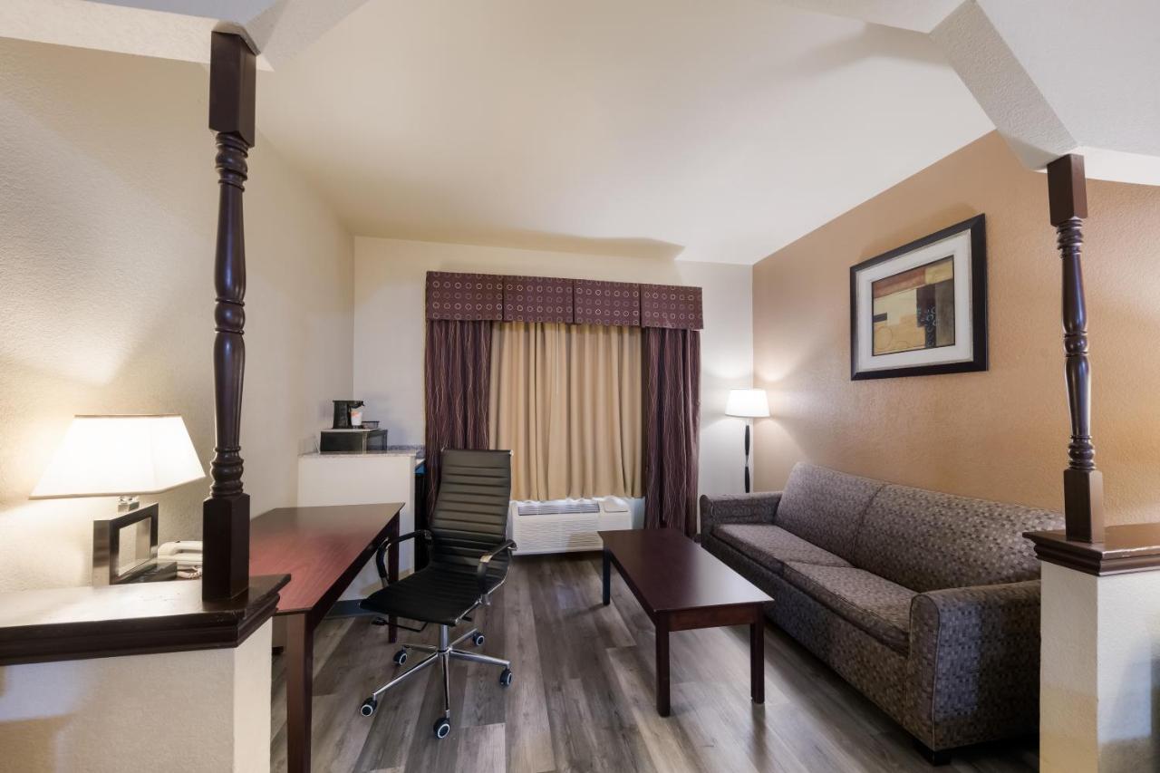 King Room Upgrade Accessible or Non-Smoking
