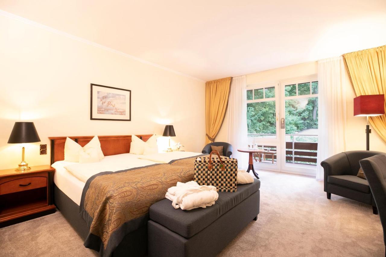 Double Room Forest or Street Side