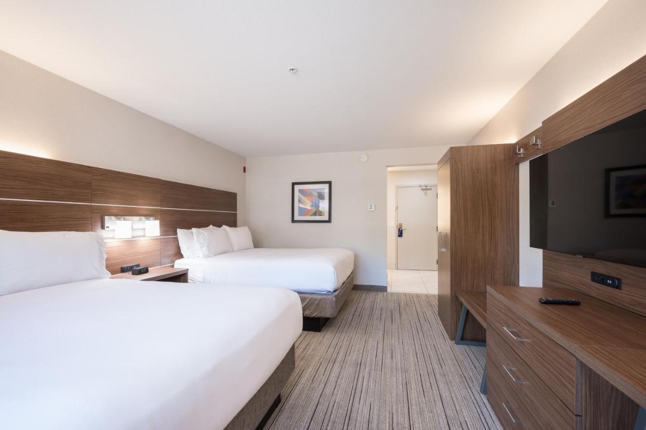 Standard Room Two Queen Beds Balcony