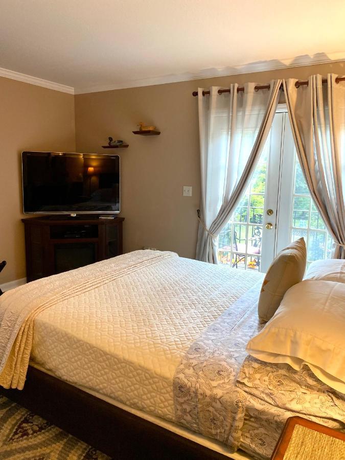 Deluxe Queen Suite Private Balcony