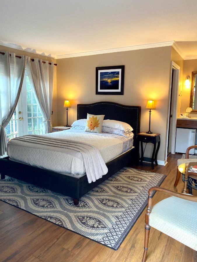 Deluxe Queen Suite Private Balcony