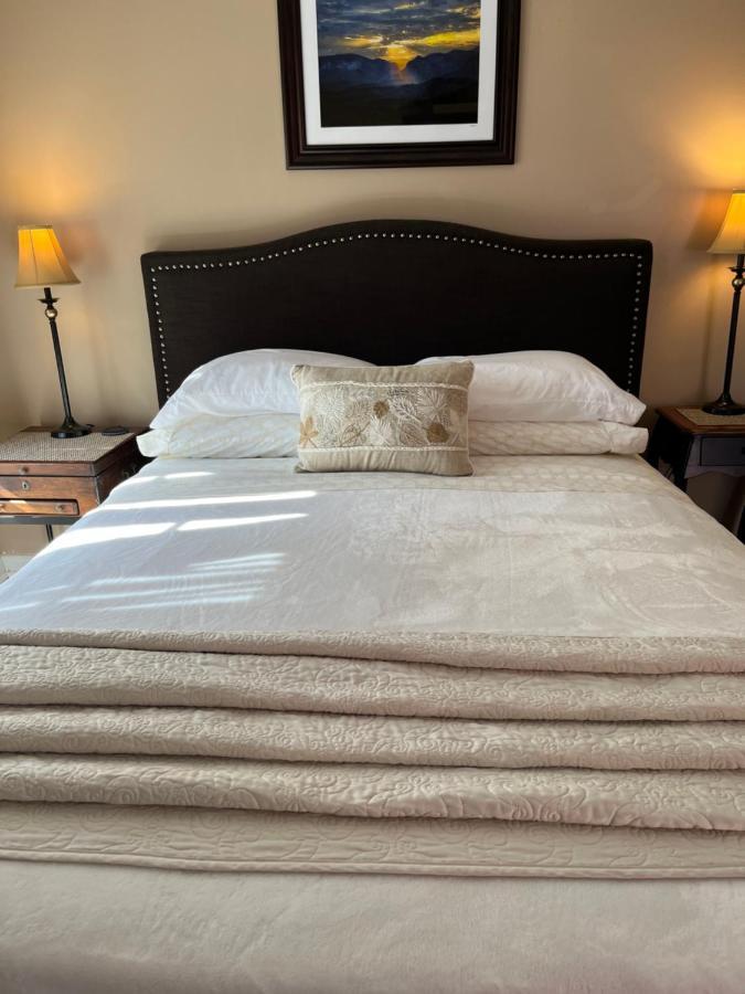 Deluxe Queen Suite Private Balcony