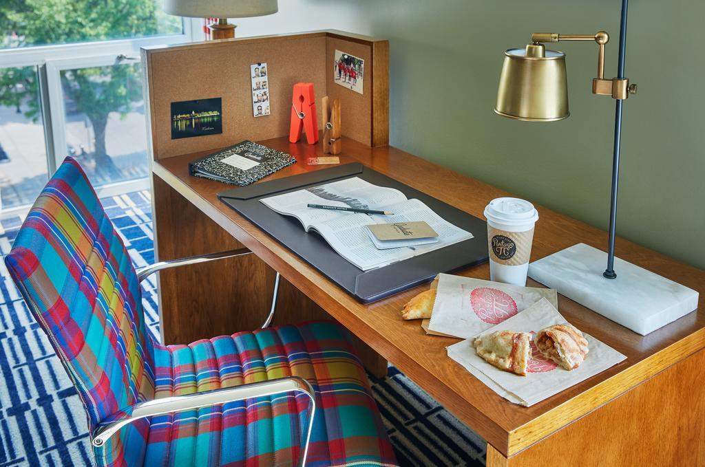 Queen Suite with Bathtub - Mobility Access/Non-Smoking,131333171:JPEG