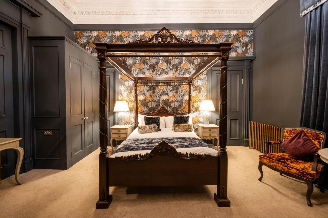 Suite Four Poster Bed