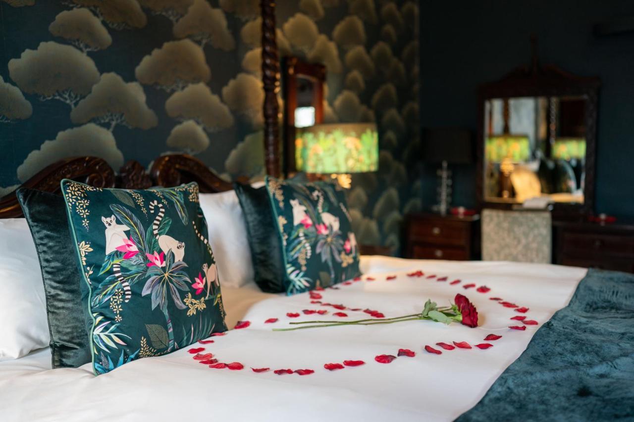 Suite Four Poster Bed
