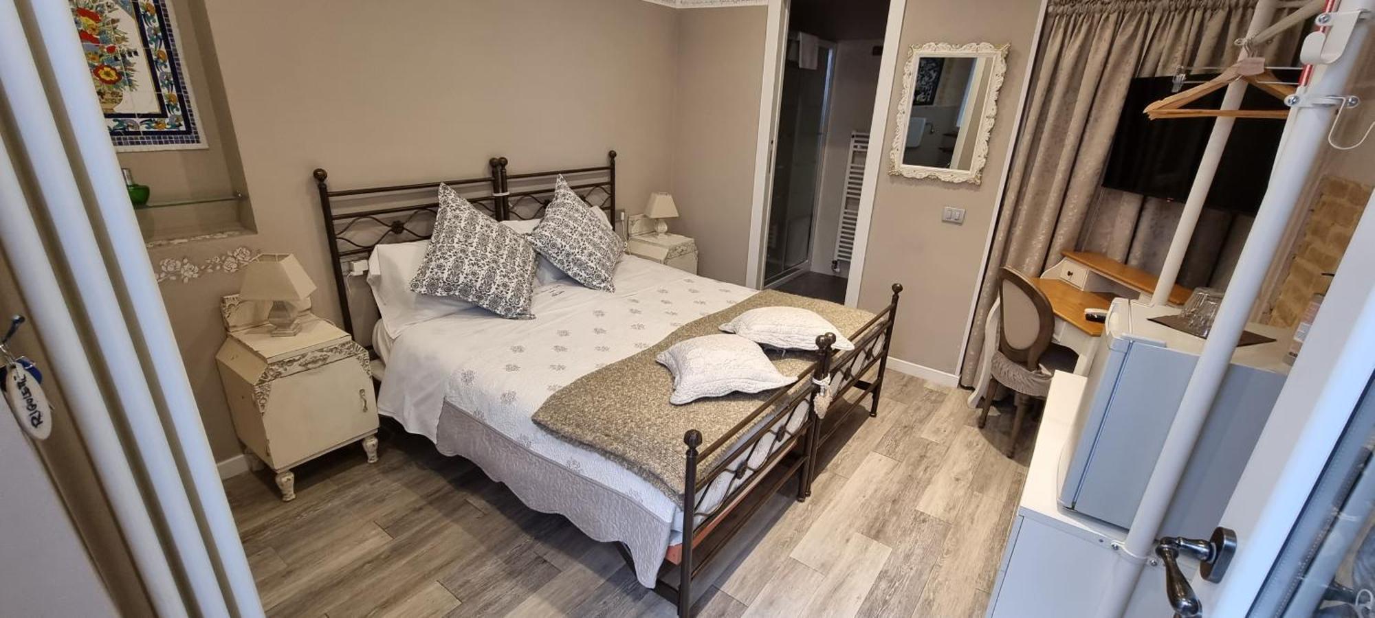 Camera Matrimoniale/Doppia con Letti Singoli con Bagno Privato
