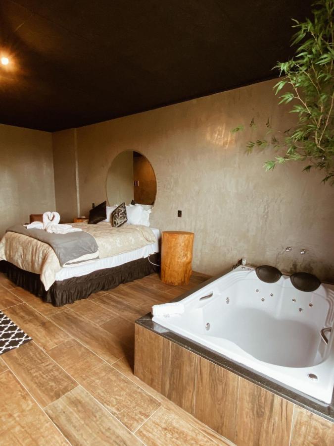 Deluxe Suite Spa Bath