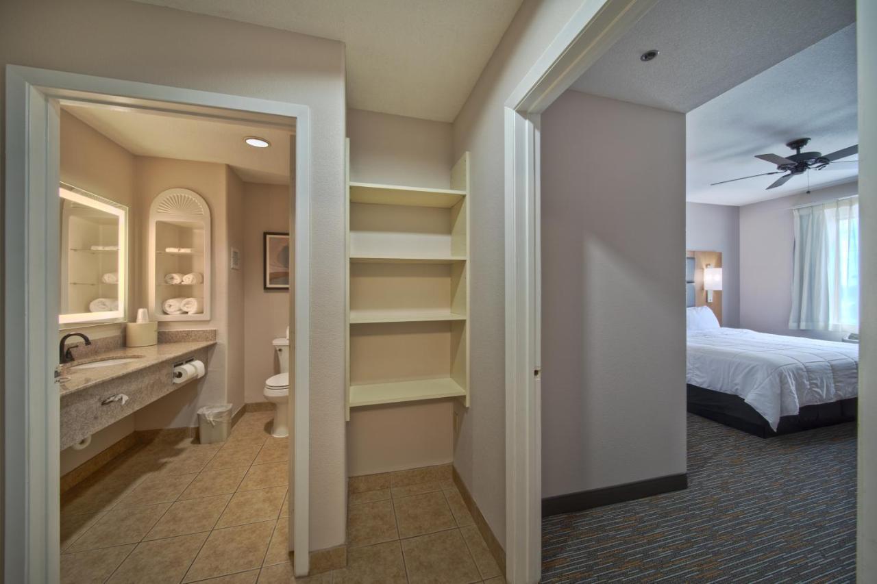 One-Bedroom King Suite Non-Smoking