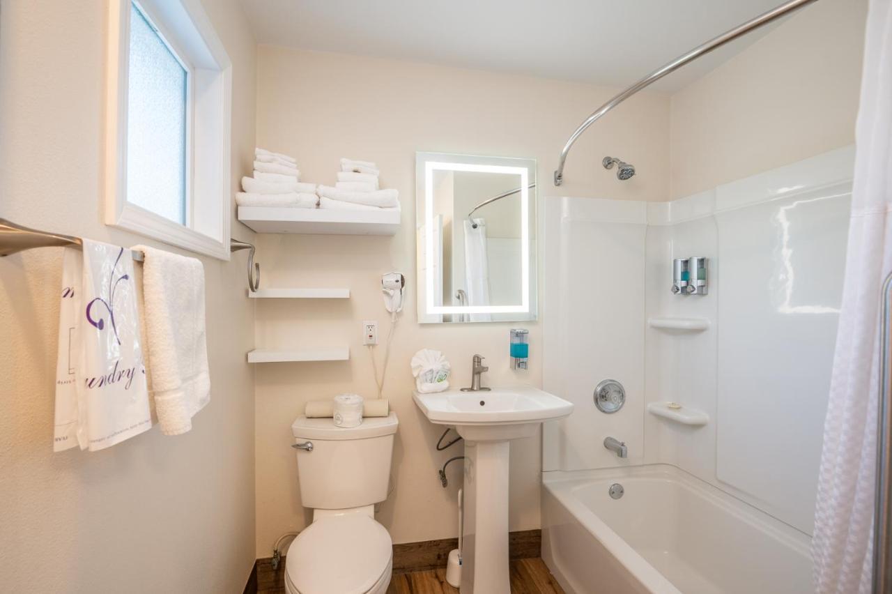 Two Queen Beds, Ocean View, Deck, Ground Floor