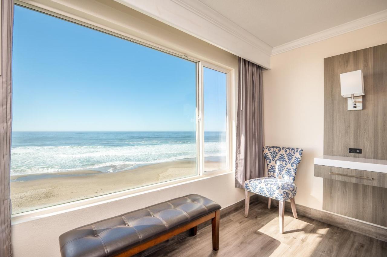 Queen Bed Ocean View Upper Floor