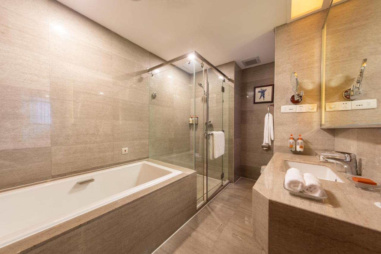 Premium King Room Lounge Access
