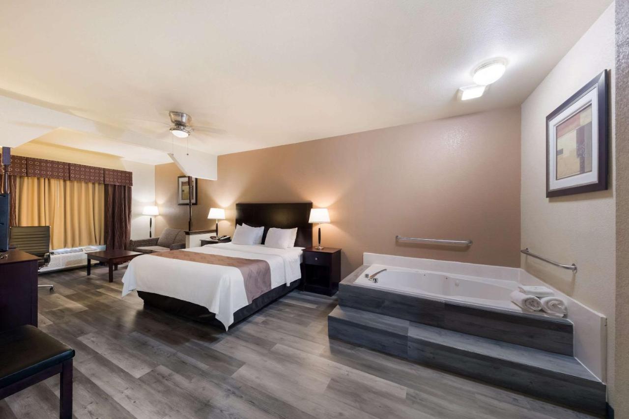 King Room Upgrade Accessible or Non-Smoking