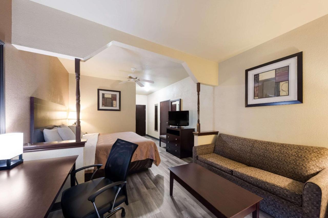 King Room Accessible or Non-Smoking