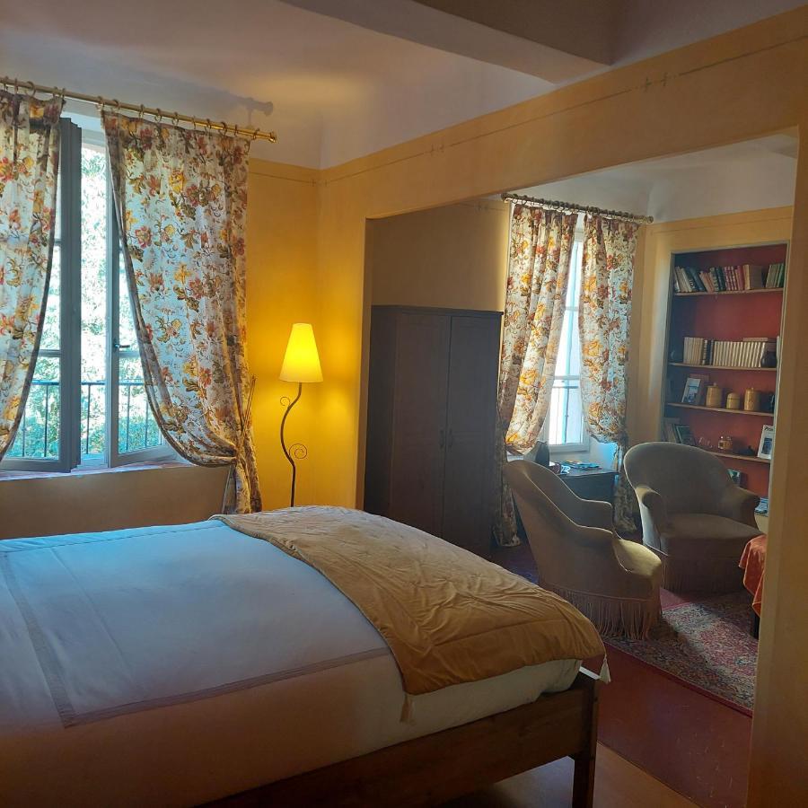Deluxe Double Room Shower