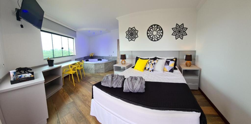 Deluxe Double Room Bath