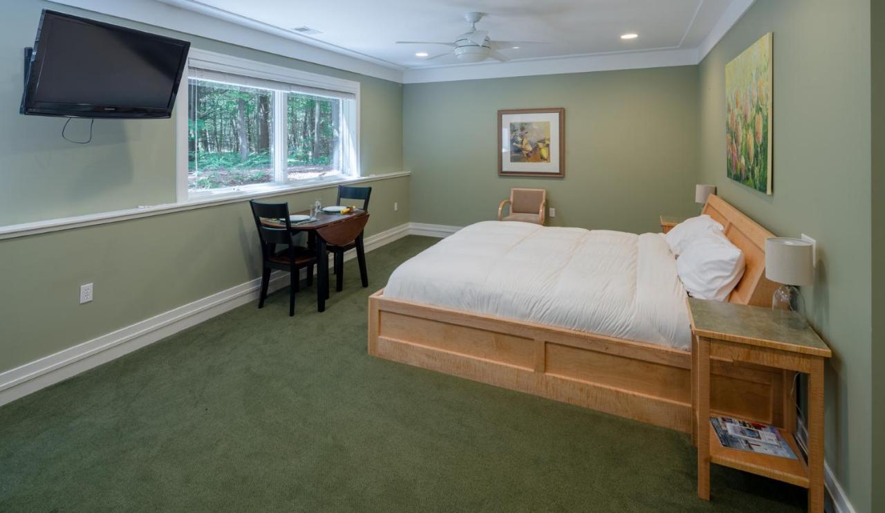 Deluxe Suite Spa Bath Garden Suite