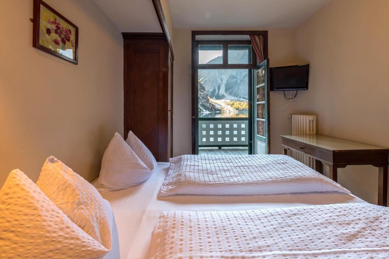 Standard Double Room with Lake View,943294393:JPEG