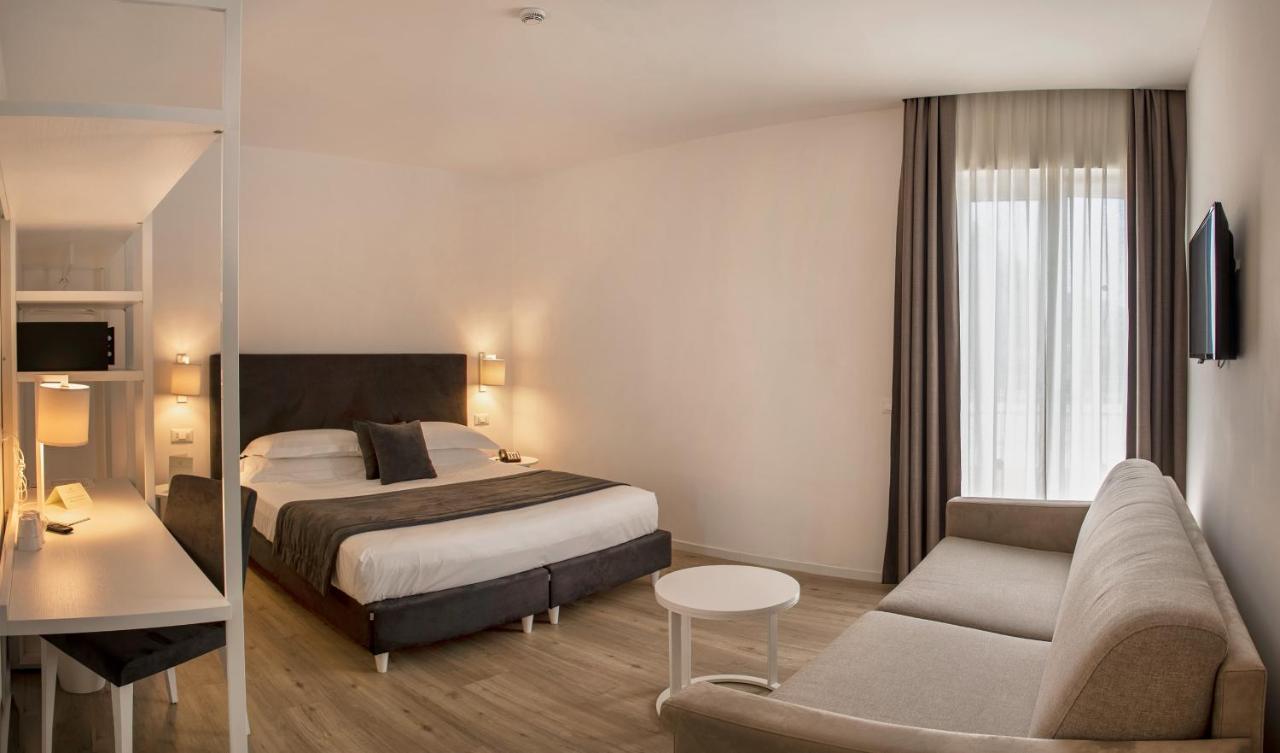 Comfort Double or Twin Room Sofa