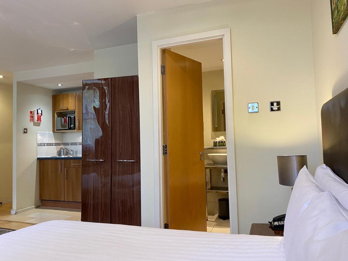 Quadruple Executive Studio