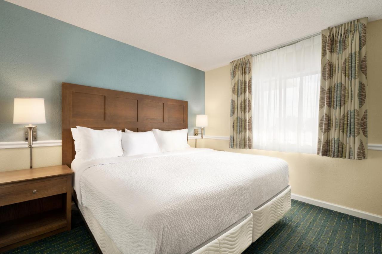 Two-Bedroom Suite One Queen Two Double Beds Non-Smoking